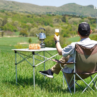 コーヒーブレイクを楽しむ様子